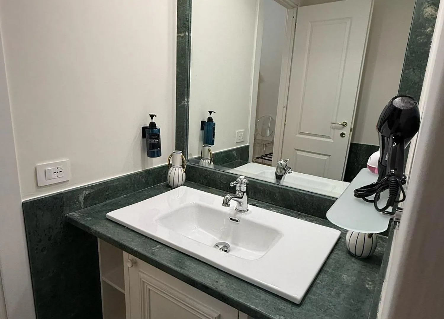 Antica Dimora Luxury Apartment Rome 0*,  Italy